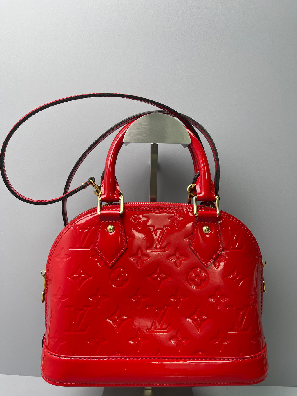 Pre-Owned Louis Vuitton Alma BB Satchel Handbag 28918041