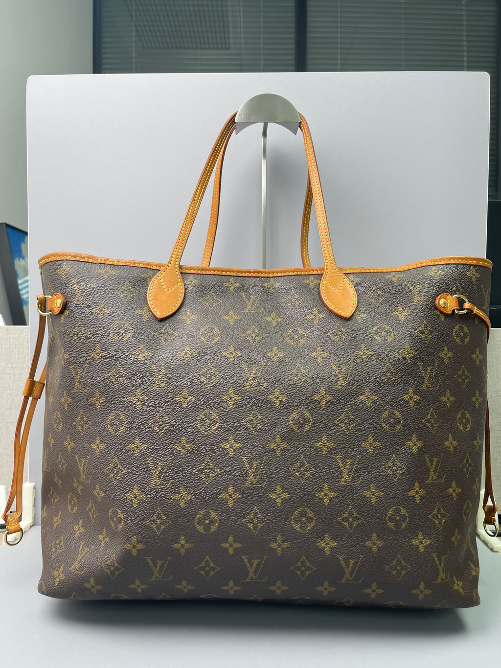 Pre-Owned Louis Vuitton Neverfull GM Tote Bag  12676406